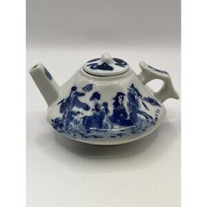 Asian OCTOGONAL BLUE & WHITE Porcelain TEAPOT 3" ~ Chinese FIGURES ~ Decorative